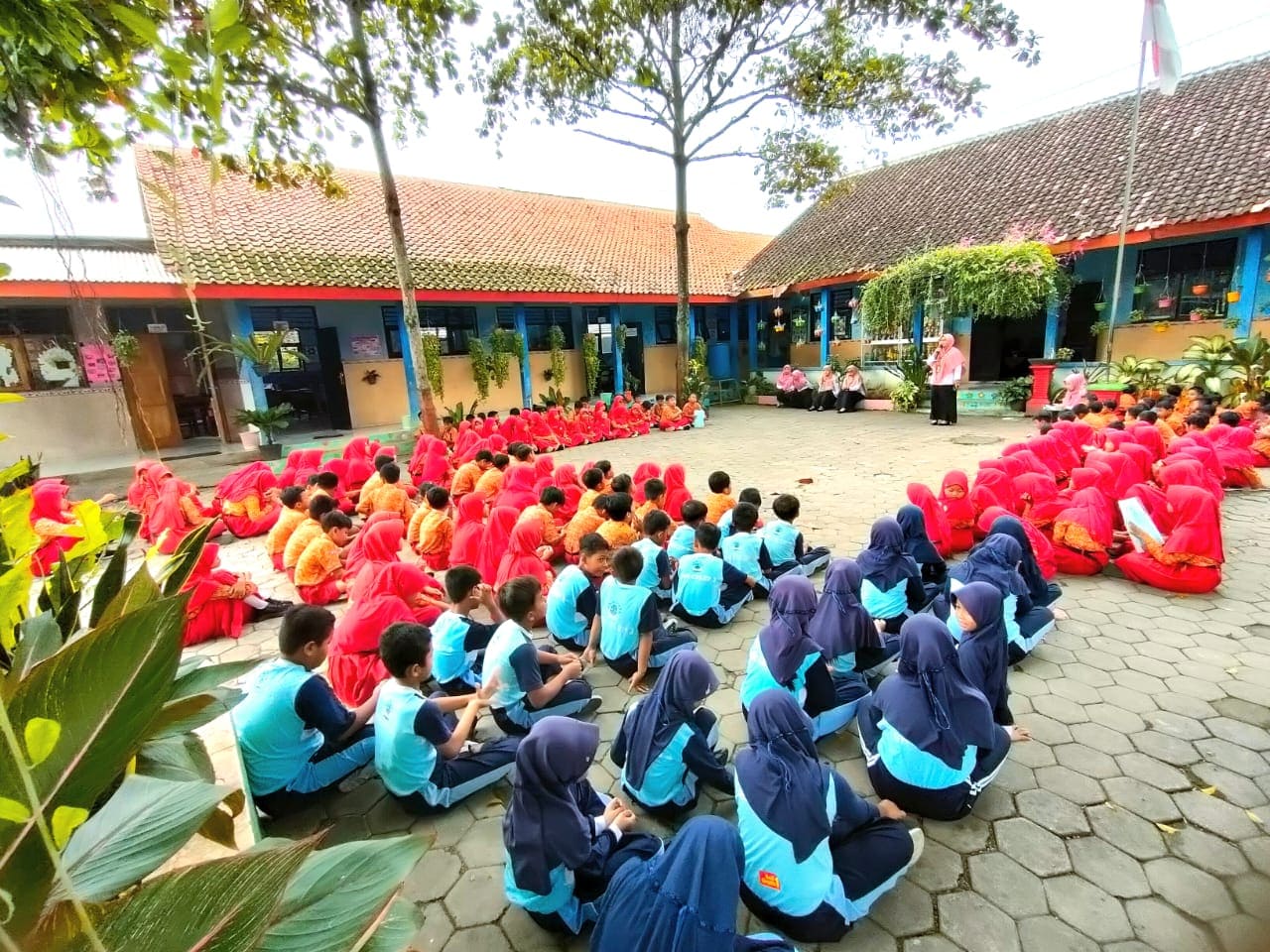 Tausyiah oleh Ibu Suji